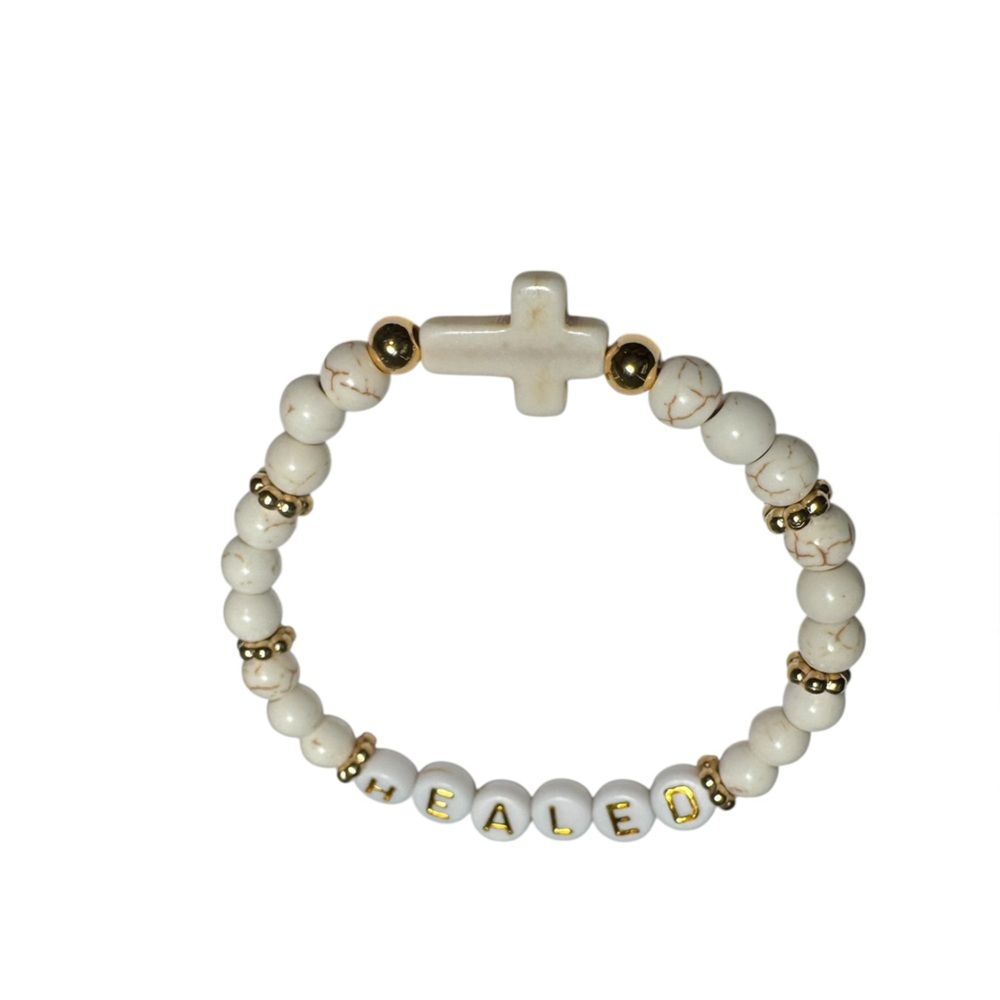 Elegant White and Gold Beaded Bracelet